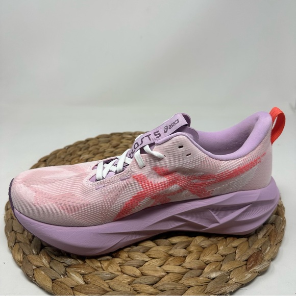 ASICS Novablast 5 Running Shoes White Coral Reef Size 10 Women's - Picture 2 of 9